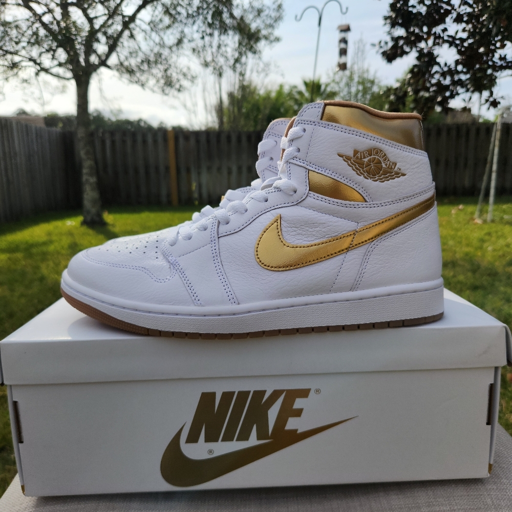 Nike Air Jordan 1 Retro OG High Metallic Gold Women's size 12.5 Mens Size 11